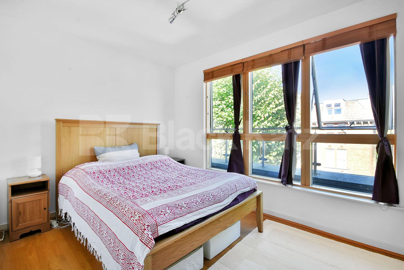 			Stunning Two Bedroom Property With roof Terrace !, 2 Bedroom, 1 bath, 1 reception Apartment			 Womersley Road, Crouch End